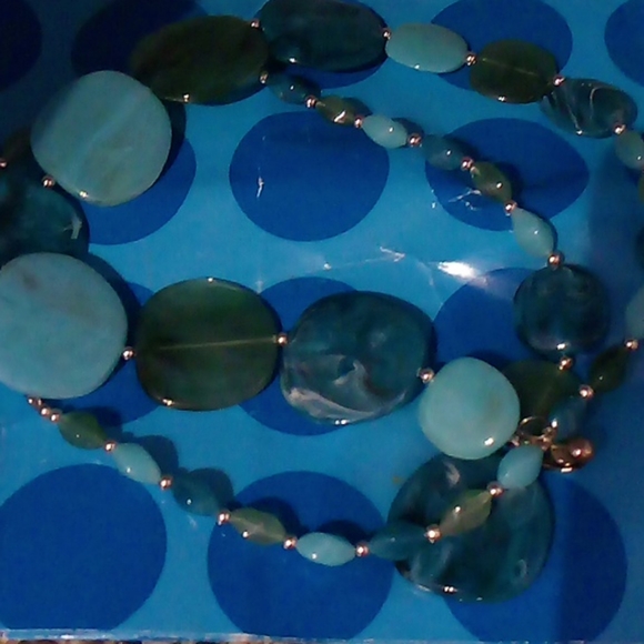 Turquoise necklaces and stretch ring - Picture 4 of 6